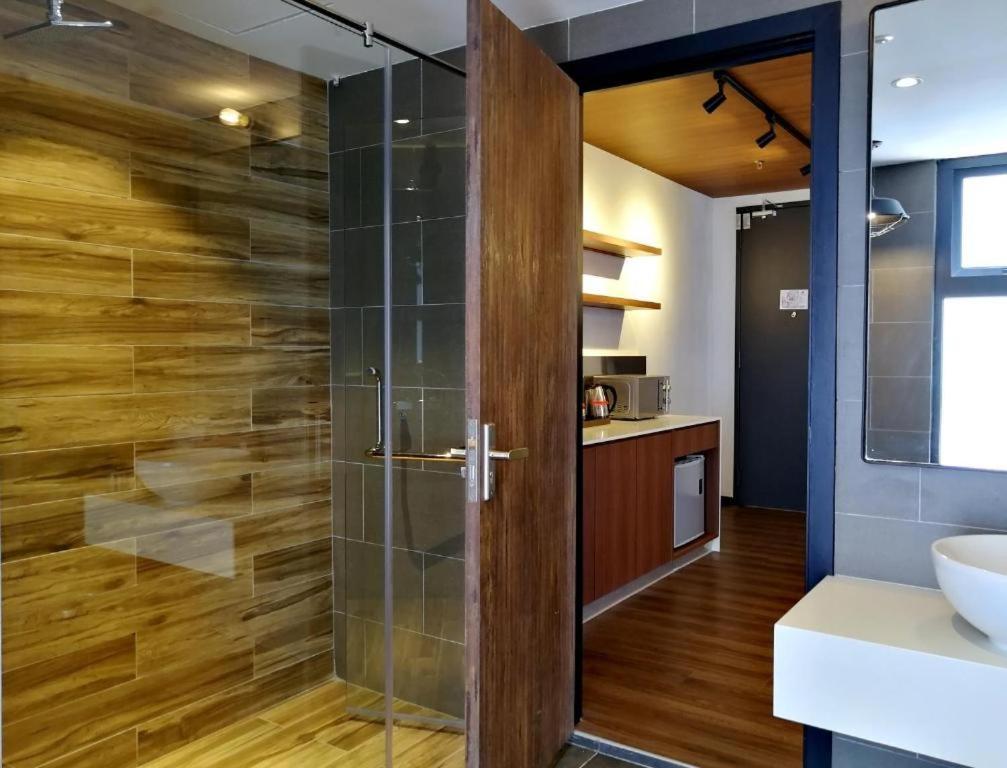 Exclusive Business Suite @ M Summit 191 George Town Buitenkant foto